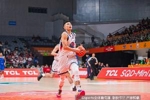 首秀表现不错!陈林坚替补29分钟 10中5&三分5中3拿到14分