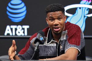 字母哥谈首发阵容：持续培养默契 拉开空间最关键